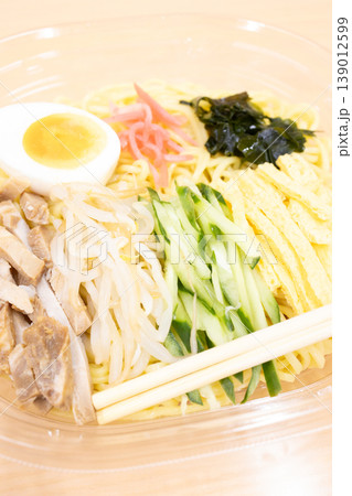 おいしいコンビニ食品の冷やし中華 おいしいコンビニ食品の冷やし中華 139012599