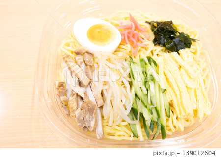 おいしいコンビニ食品の冷やし中華 139012604