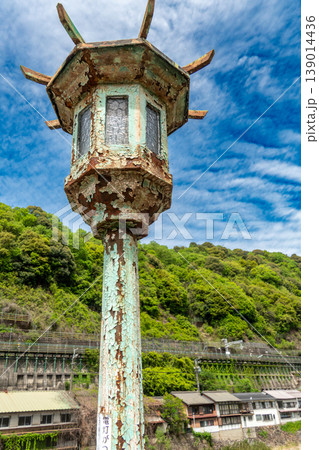 定光寺駅前の橋に残る古い灯籠と静かな風景 定光寺駅前の橋に残る古い灯籠と静かな風景 139014436
