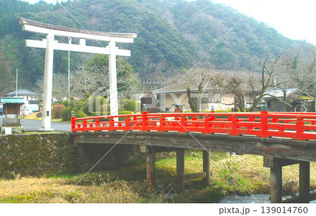 初春の静かな雰囲気の神社 初春の静かな雰囲気の神社 139014760