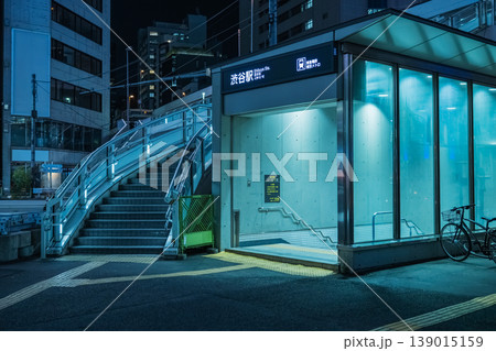 夜の渋谷　渋谷駅C3出口 139015159