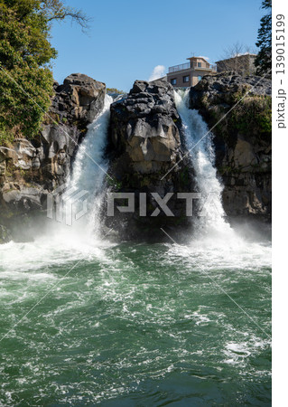 静岡県裾野市の五竜の滝(中央公園)にある三条の滝 静岡県裾野市の五竜の滝(中央公園)にある三条の滝 139015199