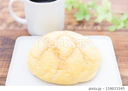 おいしいメロンパンとコーヒー 139015345