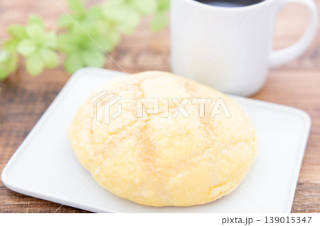 おいしいメロンパンとコーヒー おいしいメロンパンとコーヒー 139015347