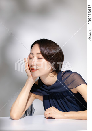 綺麗な女性のクールビューティー 139018652