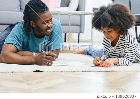 Dad and daughter drawing pictures together at house floor. Father's day, father-daughter relationship 139020837