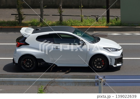 白いスポーツカーコンパクトスポーツカー 139022639