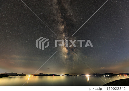 瀬戸内の夏の星景 多島美と天の川 瀬戸内の夏の星景 多島美と天の川 139022842