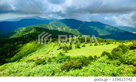 夏の岩菅山登山(岩菅山頂から横手山方面の眺め) 夏の岩菅山登山(岩菅山頂から横手山方面の眺め) 139023742