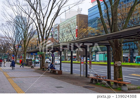 仙台駅 バス停 63番 青葉通 仙台駅 バス停 63番 青葉通 139024308