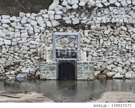 Assessing Corrosion And Water Passage. Smart System Checks On Inlet Flow And Gate Condition Assessing Corrosion And Water Passage. Smart System Checks On Inlet Flow And Gate Condition 139025572