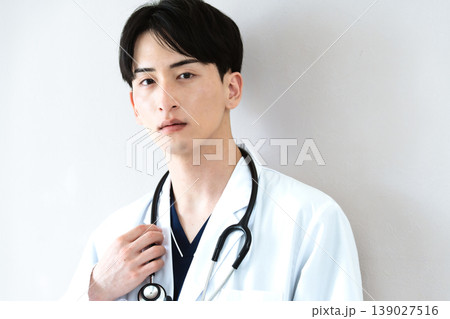 苦悩する医師 苦悩する医師 139027516