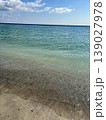 Beautiful turquoise sea water with small waves on a sandy beach 139027978