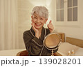 シニア女性　グッドサイン　夜のフェイシャルケア 139028201