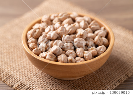 Organic raw chickpeas in a wooden bowl, healthy food ingredient Organic raw chickpeas in a wooden bowl, healthy food ingredient 139029010