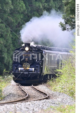 磐越西線 山都駅を目指し S字カーブを爆走する SLばんえつ物語号 磐越西線 山都駅を目指し S字カーブを爆走する SLばんえつ物語号 139029444