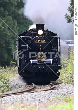 磐越西線 山都駅を目指し S字カーブを爆走する SLばんえつ物語号 磐越西線 山都駅を目指し S字カーブを爆走する SLばんえつ物語号 139029692