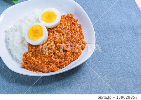 キーマカレー ゆで卵のせのひき肉カレーライス キーマカレー ゆで卵のせのひき肉カレーライス 139029855