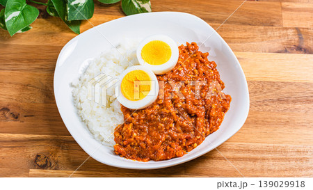 キーマカレー ゆで卵のせのひき肉カレーライス キーマカレー ゆで卵のせのひき肉カレーライス 139029918