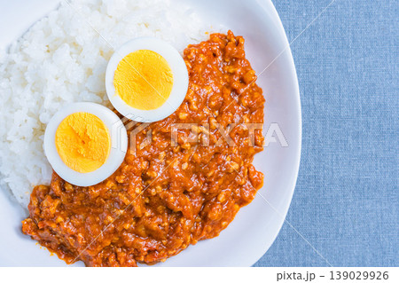 キーマカレー ゆで卵のせのひき肉カレーライス 139029926