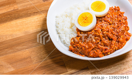 キーマカレー ゆで卵のせのひき肉カレーライス キーマカレー ゆで卵のせのひき肉カレーライス 139029943