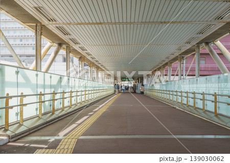 【千葉県千葉市】JR千葉駅西改札前の通路(北口から西口に続く通路) 【千葉県千葉市】JR千葉駅西改札前の通路(北口から西口に続く通路) 139030062