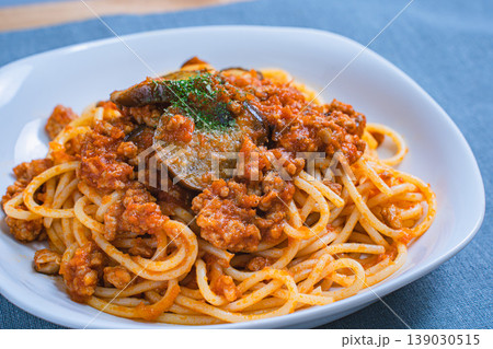 茄子のミートソースパスタ ボロネーゼ風スパゲッティ 139030515