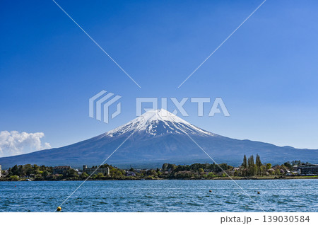 山梨県河口湖と富士山 山梨県河口湖と富士山 139030584