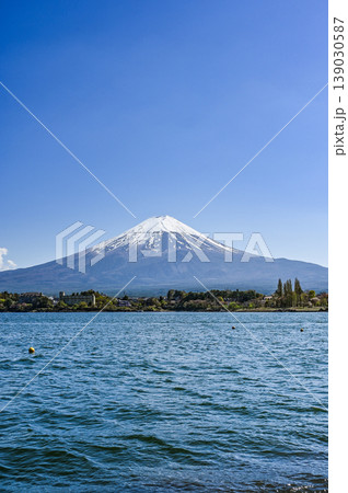 山梨県河口湖と富士山 139030587