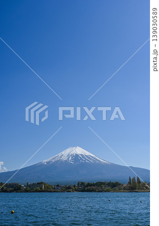 山梨県河口湖と富士山 139030589