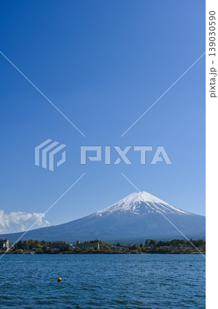 山梨県河口湖と富士山 139030590