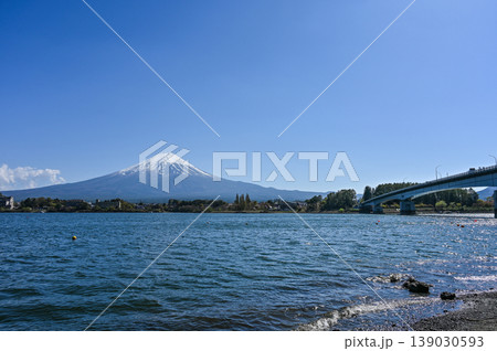 山梨県河口湖と富士山 山梨県河口湖と富士山 139030593