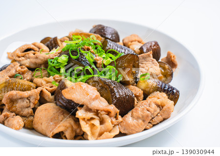 豚こま肉と茄子のスタミナ炒め にんにく風味のガッツリおかず 139030944