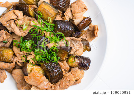 豚こま肉と茄子のスタミナ炒め にんにく風味のガッツリおかず 豚こま肉と茄子のスタミナ炒め にんにく風味のガッツリおかず 139030951