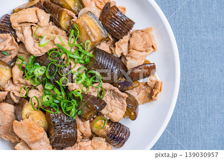 豚こま肉と茄子のスタミナ炒め にんにく風味のガッツリおかず 豚こま肉と茄子のスタミナ炒め にんにく風味のガッツリおかず 139030957