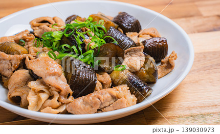 豚こま肉と茄子のスタミナ炒め にんにく風味のガッツリおかず 豚こま肉と茄子のスタミナ炒め にんにく風味のガッツリおかず 139030973