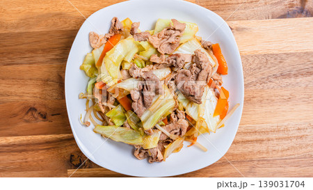 肉野菜炒め 豚肉とキャベツのシンプルな炒め料理 肉野菜炒め 豚肉とキャベツのシンプルな炒め料理 139031704