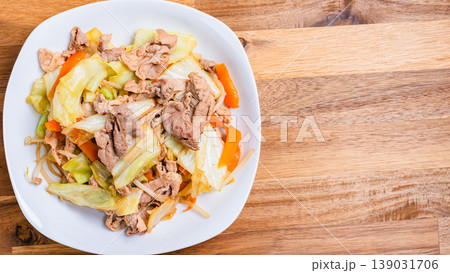 肉野菜炒め 豚肉とキャベツのシンプルな炒め料理 139031706