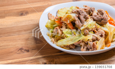 肉野菜炒め 豚肉とキャベツのシンプルな炒め料理 肉野菜炒め 豚肉とキャベツのシンプルな炒め料理 139031708
