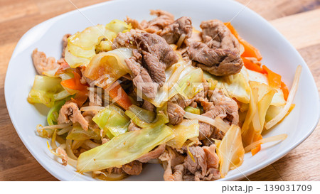 肉野菜炒め 豚肉とキャベツのシンプルな炒め料理 肉野菜炒め 豚肉とキャベツのシンプルな炒め料理 139031709