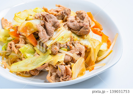 肉野菜炒め 豚肉とキャベツのシンプルな炒め料理 肉野菜炒め 豚肉とキャベツのシンプルな炒め料理 139031753