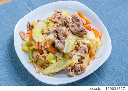 肉野菜炒め 豚肉とキャベツのシンプルな炒め料理 肉野菜炒め 豚肉とキャベツのシンプルな炒め料理 139031827