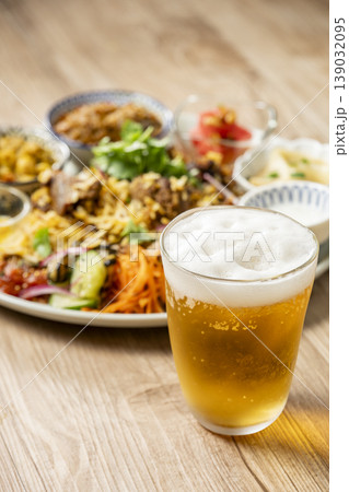 ビールと美味しそうなビリヤニ 139032095