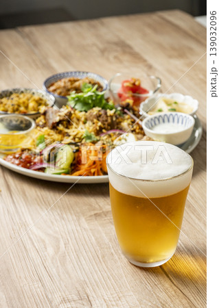 ビールと美味しそうなビリヤニ ビールと美味しそうなビリヤニ 139032096