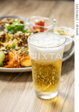 ビールと美味しそうなビリヤニ ビールと美味しそうなビリヤニ 139032101