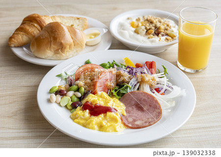 美味しそうなモーニングプレート 139032338