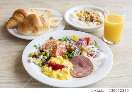 美味しそうなモーニングプレート 139032339
