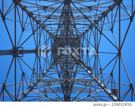 真下から見上げる鉄塔と青空(20260408090006) 真下から見上げる鉄塔と青空(20260408090006) 139032650