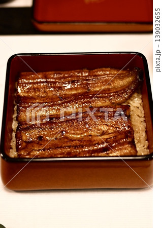 土用の丑の日に食べる鰻の蒲焼 うな重のクローズアップ 139032655