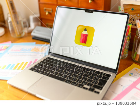 ノートパソコンに鉛筆アイコンを表示 ノートパソコンに鉛筆アイコンを表示 139032684